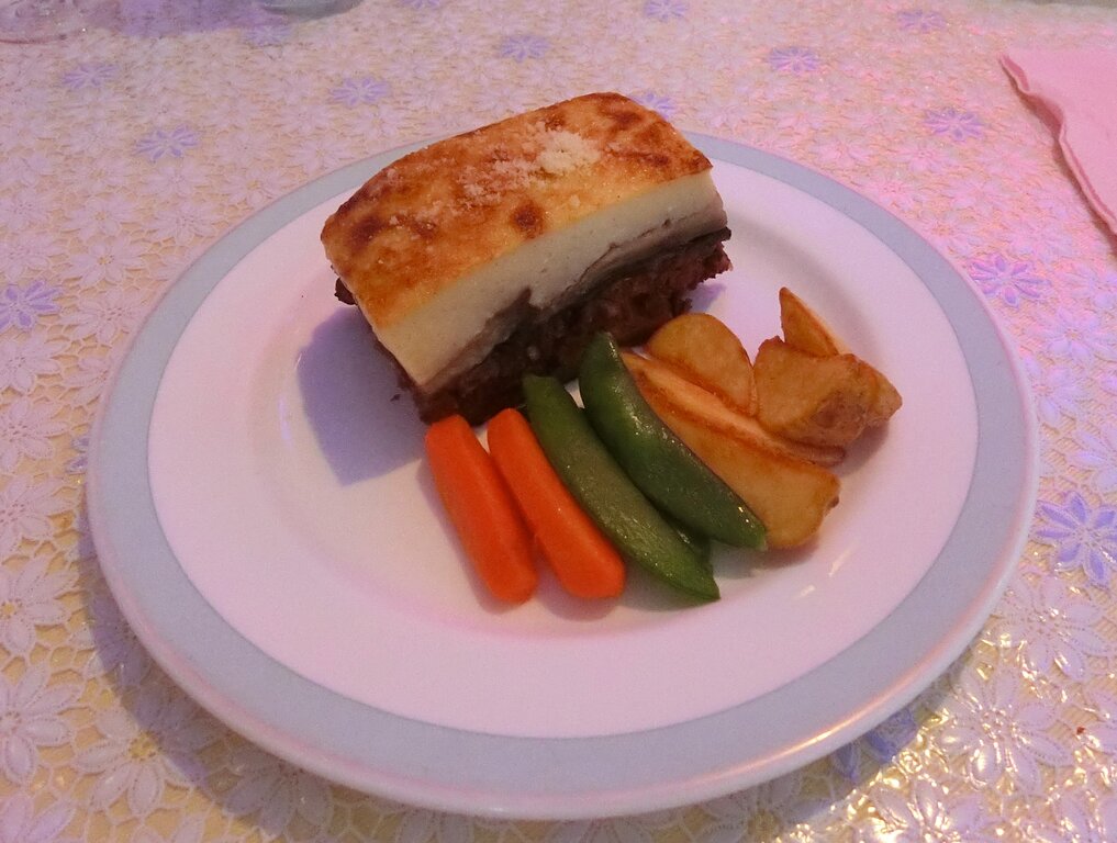 ギリシャの名物料理ムサカは響く美味しさ 関内 ぶらり ふらり西やら東やら 美味しいもの探し2nd ギリシャの名物料理ムサカは響く美味しさ 関内 ぶらり ふらり西やら東やら 美味しいもの探し2nd
