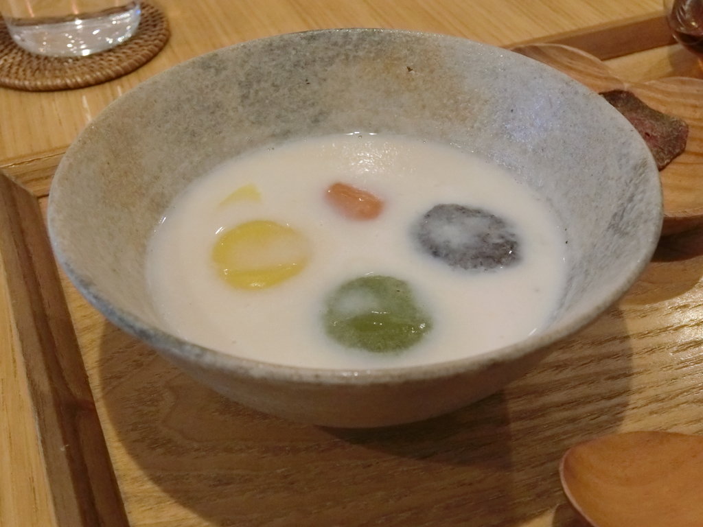 他にはない 白あんで作った白いお汁粉 麻布十番 ぶらり ふらり西やら東やら 美味しいもの探し2nd