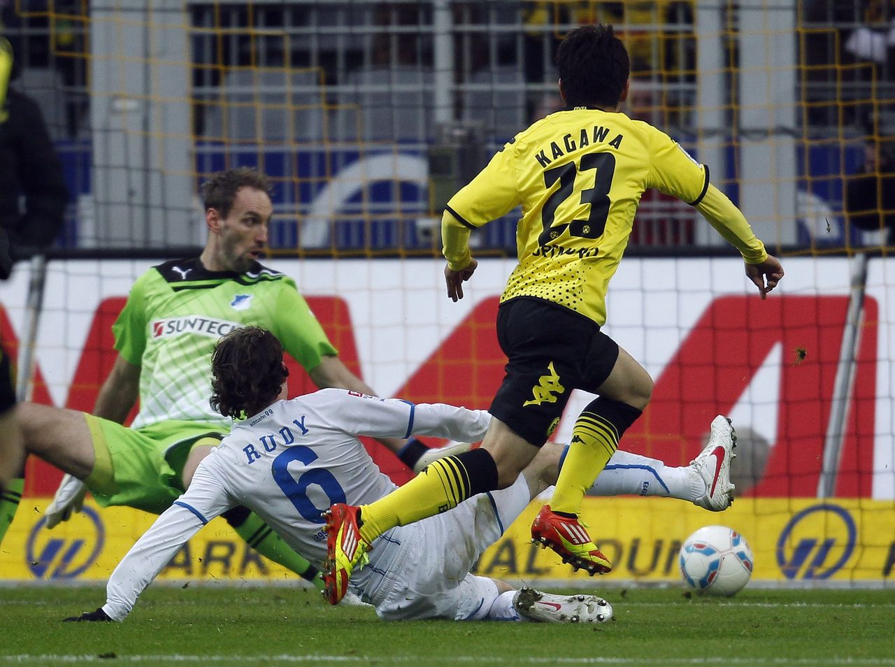 サッカーニュース速報 香川2ゴールでドルトムント快勝 細貝がブンデス初アシスト 長谷部スタメン復帰