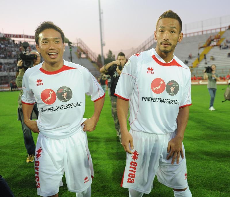 動画追加 ペルージャで開催の慈善試合 中田がゴール 長友も出場 サッカーニュース速報