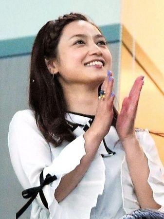 芸能 サッカー 平愛梨 アモーレ 長友のアシストに歓喜 大親友の三瓶と抱き合って喜ぶ 妹の平祐奈も豊スタで観戦 画像あり Footballkingdom 芸能 サッカー 平愛梨 アモーレ 長友のアシストに歓喜 大親友の三瓶と抱き合って喜ぶ 妹の平祐奈も豊スタで観戦 画像あり Footballkingdom