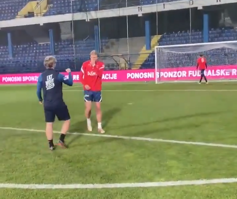 動画 ハーランドさん 練習でのシュートがヤバすぎるｗｗｗｗｗ フットボールの今を知る サッカーまとめ速報