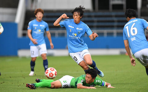 43歳中村俊輔が横浜fcと来季契約 引退 迷いも家族の後押しで現役続行 フットカルチョ 43歳中村俊輔が横浜fcと来季契約 引退 迷いも家族の後押しで現役続行 フットカルチョ