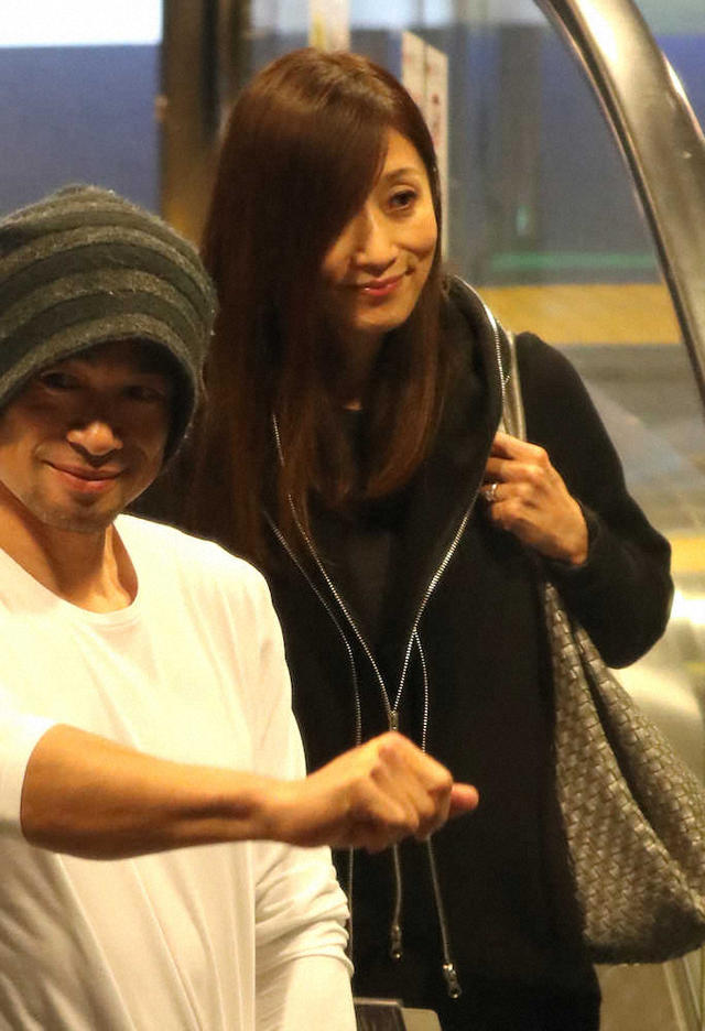野球 弓子夫人の美貌が大反響 イチローから3歩下がった姿に 奥ゆかしい ベースボール速報 野球 弓子夫人の美貌が大反響 イチローから3歩下がった姿に 奥ゆかしい ベースボール速報