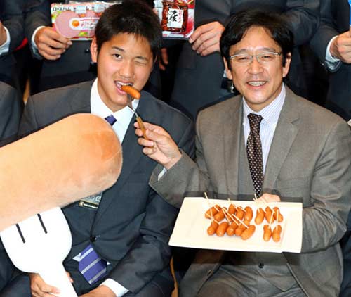 日ハム 栗山監督 真の二刀流デビューの大谷に 僕も一生忘れない 僕から 勝ち投手の権利を 奪われたことを一生忘れるな ベースボール速報 日ハム 栗山監督 真の二刀流デビューの大谷に 僕も一生忘れない 僕から 勝ち投手の権利を 奪われたことを一生忘れるな ベースボール速報