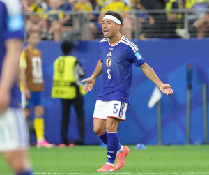【サッカー】W杯後無所属の長友佑都が東京のJ1開幕戦に来場「みなさまへご挨拶させていただきます」