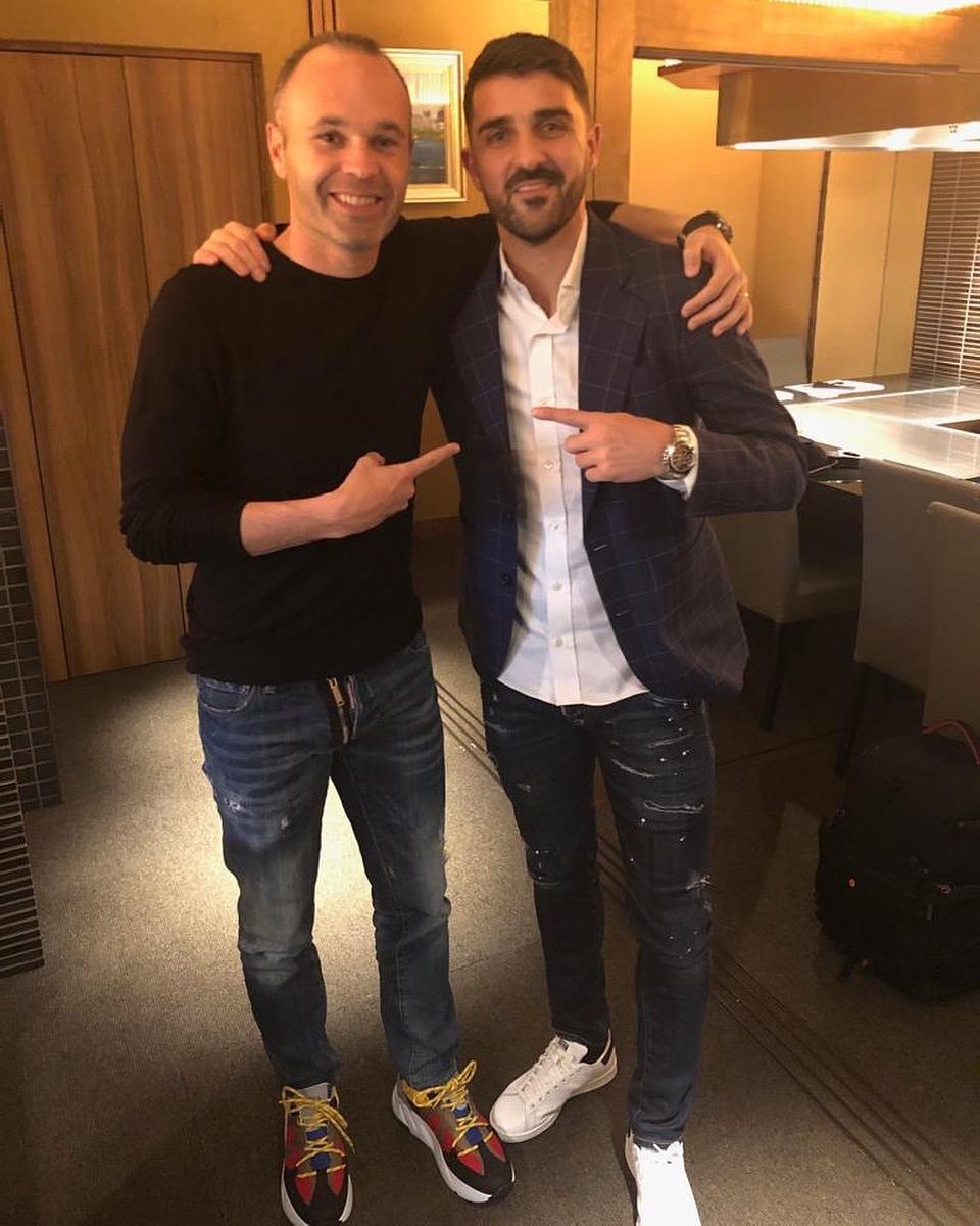 サッカー イニエスタ ポドルスキ ビジャとの 最速2ショット に90万大反響 時代は日本なのか 日本に試合を観に行こう フットボール速報 サッカー イニエスタ ポドルスキ ビジャとの 最速2ショット に90万大反響 時代は日本なのか 日本に試合を観に行こう フットボール速報