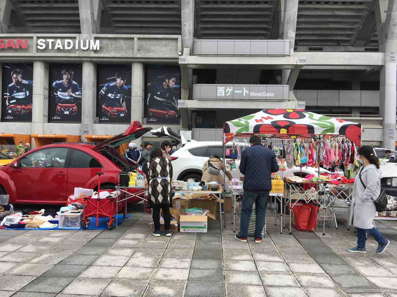 日産スタジアム フリマ開催中 Go Forward Forわんdog