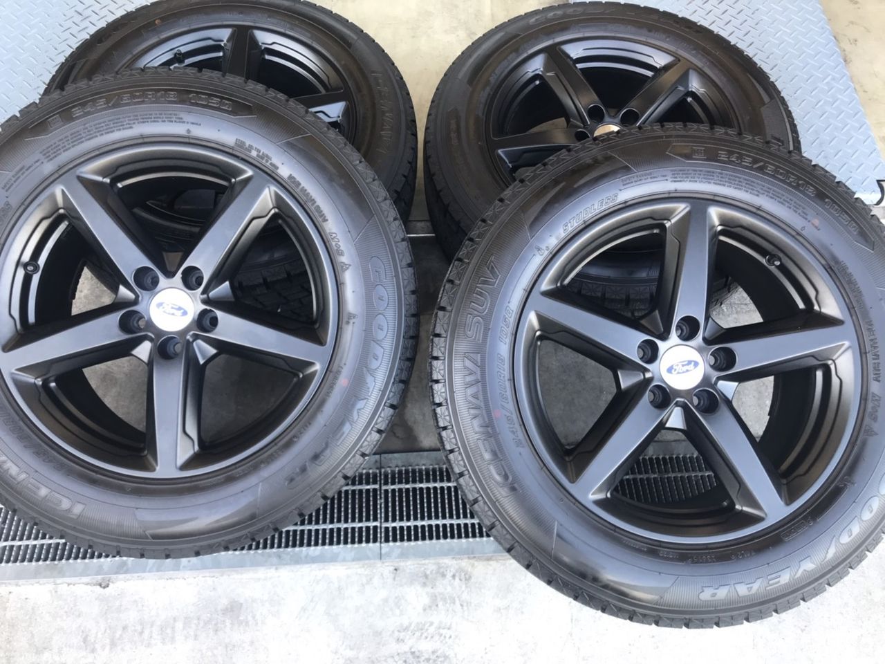 中古タイヤ売れてます フォード栃木ブログ 栃木のアメ車と言えばフォード正規ディーラーのフォード栃木へ 佐野藤岡icから35分