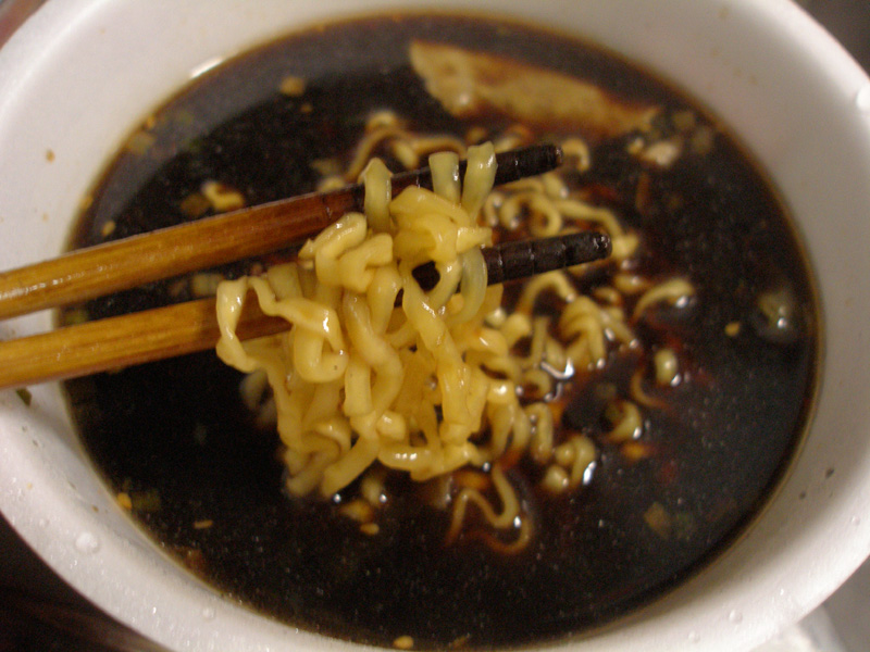 寿がきやの全国麺めぐり富山ブラックは舌がしびれるし麺もスープもくそまずい はやしのなか