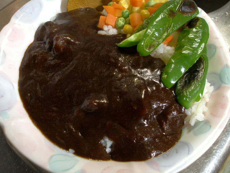 ダイソーセレクトのブラックカレー辛口はかなり辛くて辛くてニンニクが強くてまずくはないけどうまくない はやしのなか