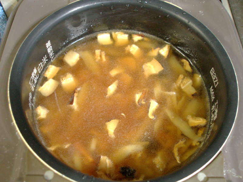 期限切れ後1年たったグリコの炊き込み御膳鶏ごぼうで作った炊き込みご飯はなんの問題もなくおいしい はやしのなか 期限切れ後1年たったグリコの炊き込み御膳鶏ごぼうで作った炊き込みご飯はなんの問題もなくおいしい はやしのなか