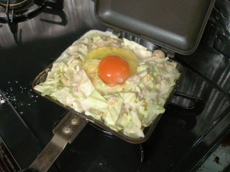 ガスコンロで焼くホットサンドメーカーでおいしいお好み焼きを作ってみた はやしのなか