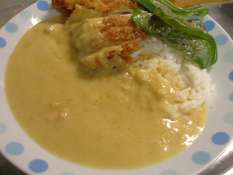 残念だがカレーとは思えないし正直うまくないにしきやのレモンクリームチキンカレー はやしのなか
