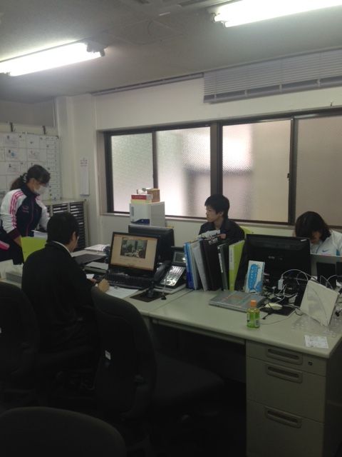 社内