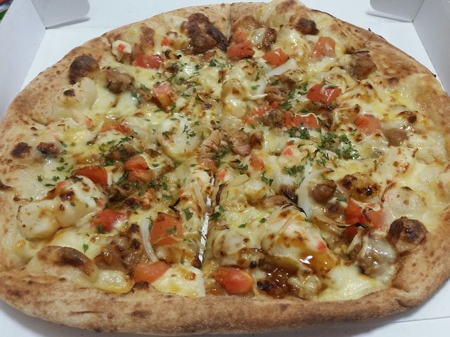 ピザ配達で驚く客の行動 ピザを玄関でキャンセル お金の投げ捨てなど ちょっと先にあるもの探して