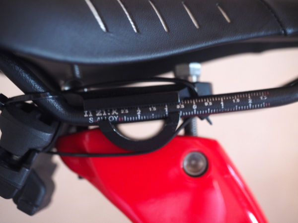 回すペダリングの為にサドルの前後位置を調整 ロードバイクのポジション調整 昔チャリダー今ローディー 回すペダリングの為にサドルの前後位置を調整 ロードバイクのポジション調整 昔チャリダー今ローディー