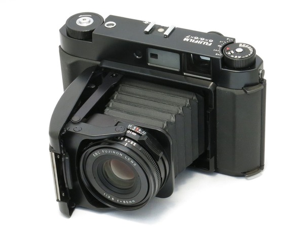 fujifilm_gf670_professional_black_01