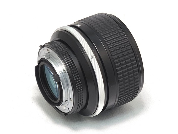 nikon_ai-s_nikkor_85mm_02