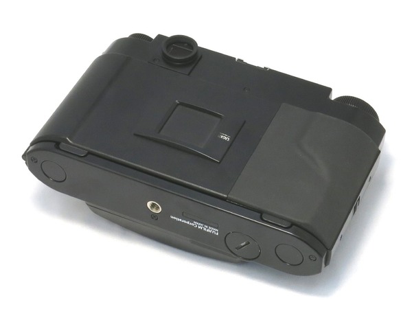 fujifilm_gf670_professional_black_04