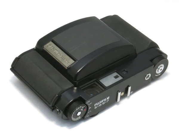 fujifilm_gf670_professional_black_03