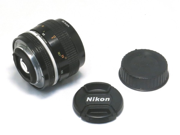 nikon_new_nikkor_55mm_micro_b