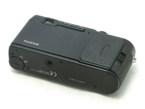 fujifilm_klasse_w_black_02