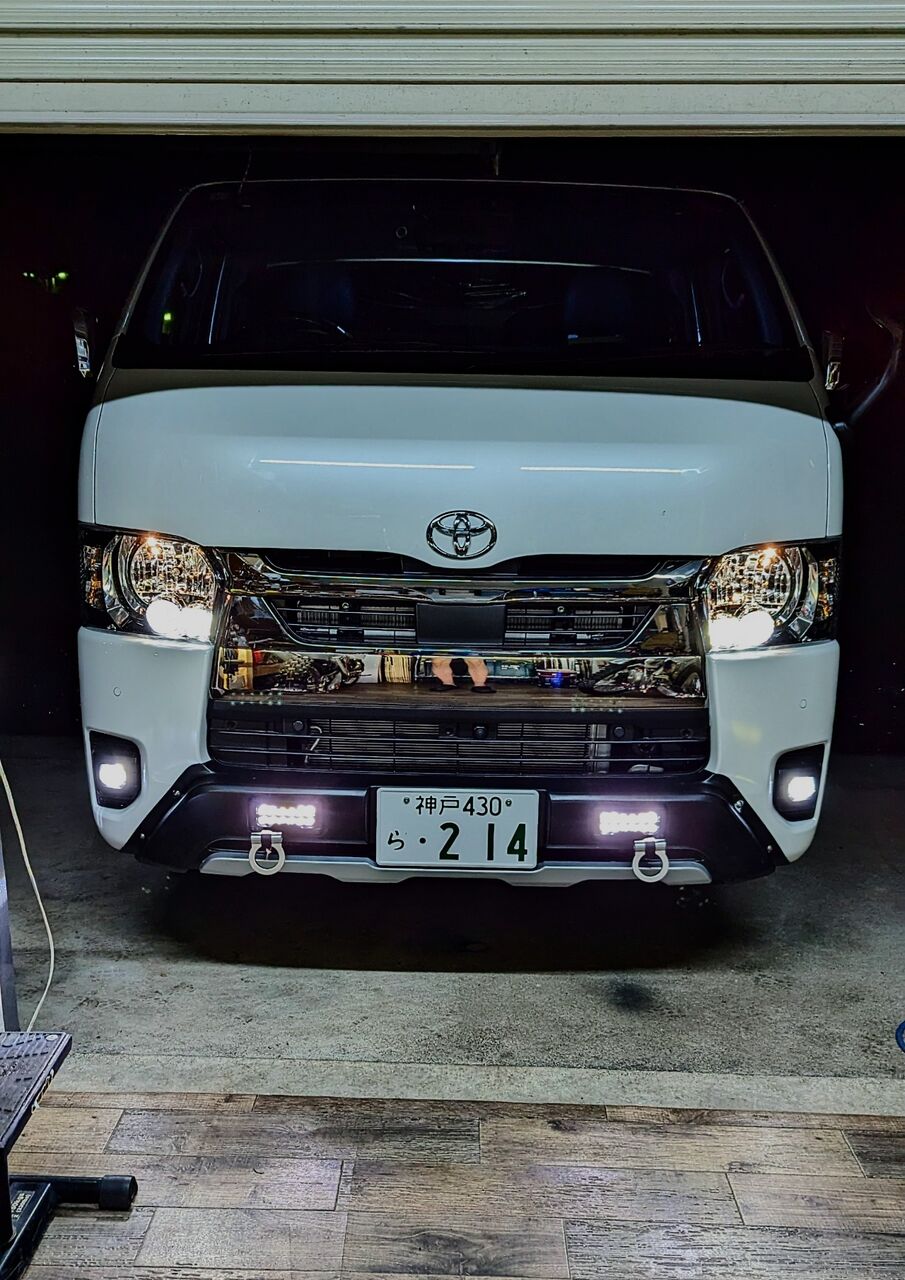 ハイエース8型 カスタム#10】TRD風バンパー改 牽引フック&ネジ止め仕様