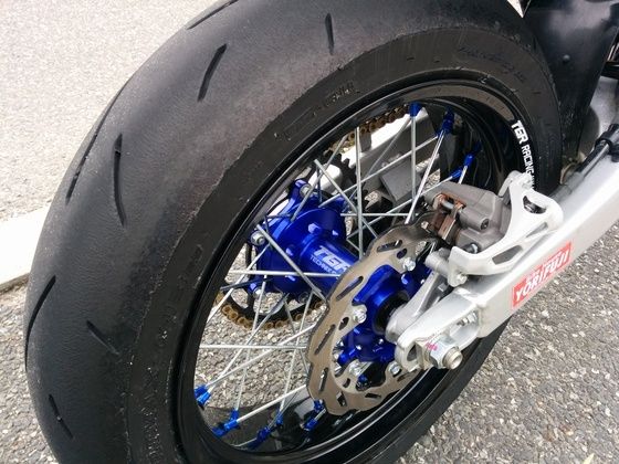 WR250X R化前ディスク後スプロケット オフロードタイヤとホイール