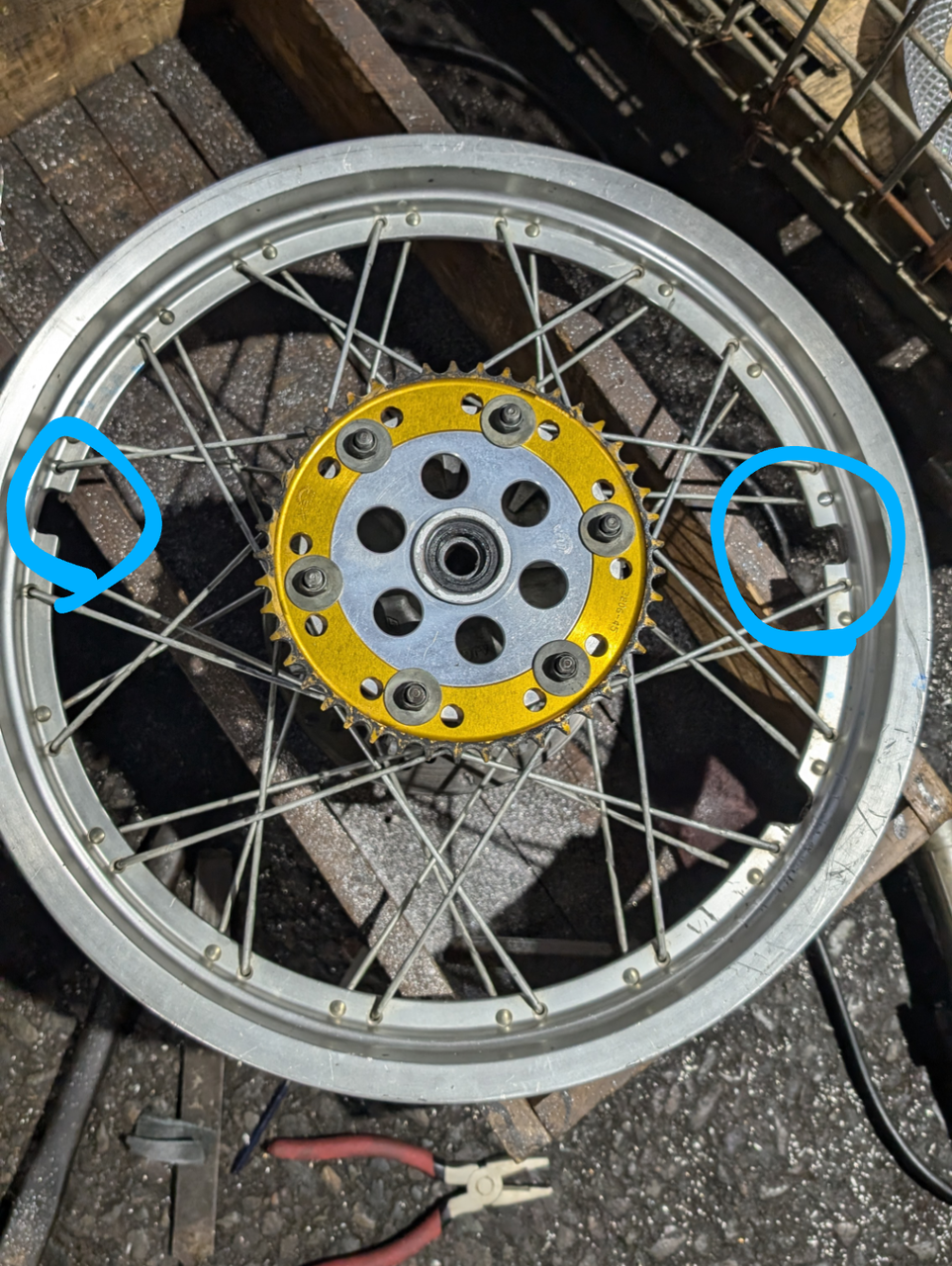 タイヤスポークチューブ新品 セロー250 セロー225 18 リアホイール