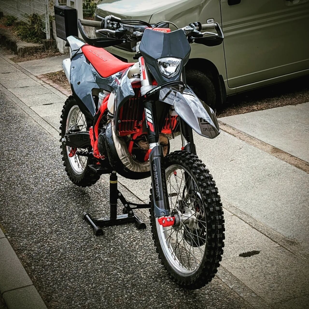 GASGAS EC250 RE:BUILD 2GEN 最新 適合パーツなど : オフロード
