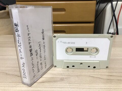 E.L.O BLANCE OF POWER 国内盤 カセットテープ 再生確認済 E.L.O BLANCE OF POWER 国内盤 カセットテープ 再生確認済 E.L.O