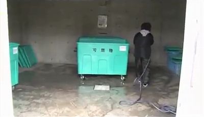 047