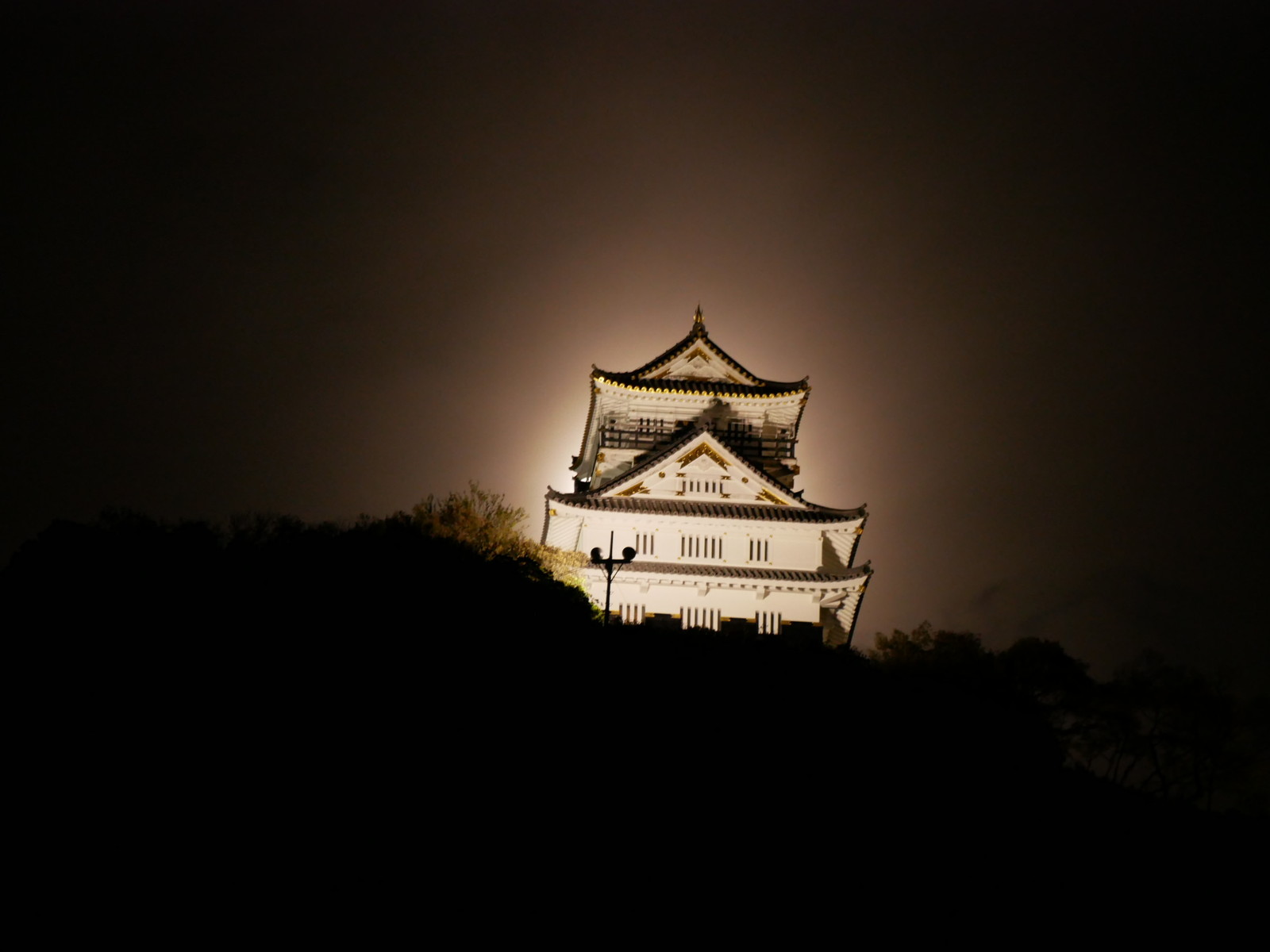 岐阜城にのぼる月 春のおぼろ月夜 19年4月19日 やまさんがくる