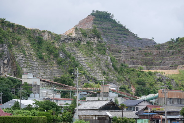 大垣市赤坂町にある金生山へ 山全体が石灰岩 ヒメボタル生息地 明星輪寺も やまさんがくる 大垣市赤坂町にある金生山へ 山全体が石灰岩 ヒメボタル生息地 明星輪寺も やまさんがくる