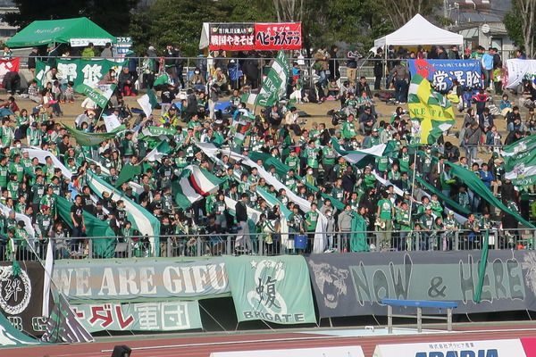 リーグ随一のクオリティを誇る Fc岐阜のスタジアムグルメ 屋台村 やまさんがくる
