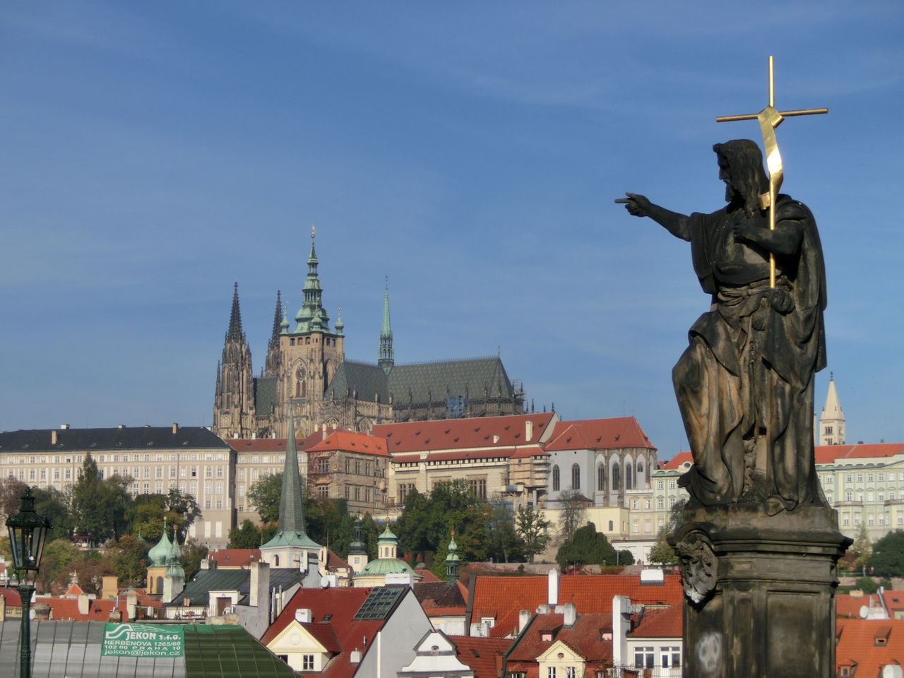 カレル橋の聖人とプラハ城 パリからおおむね１時間