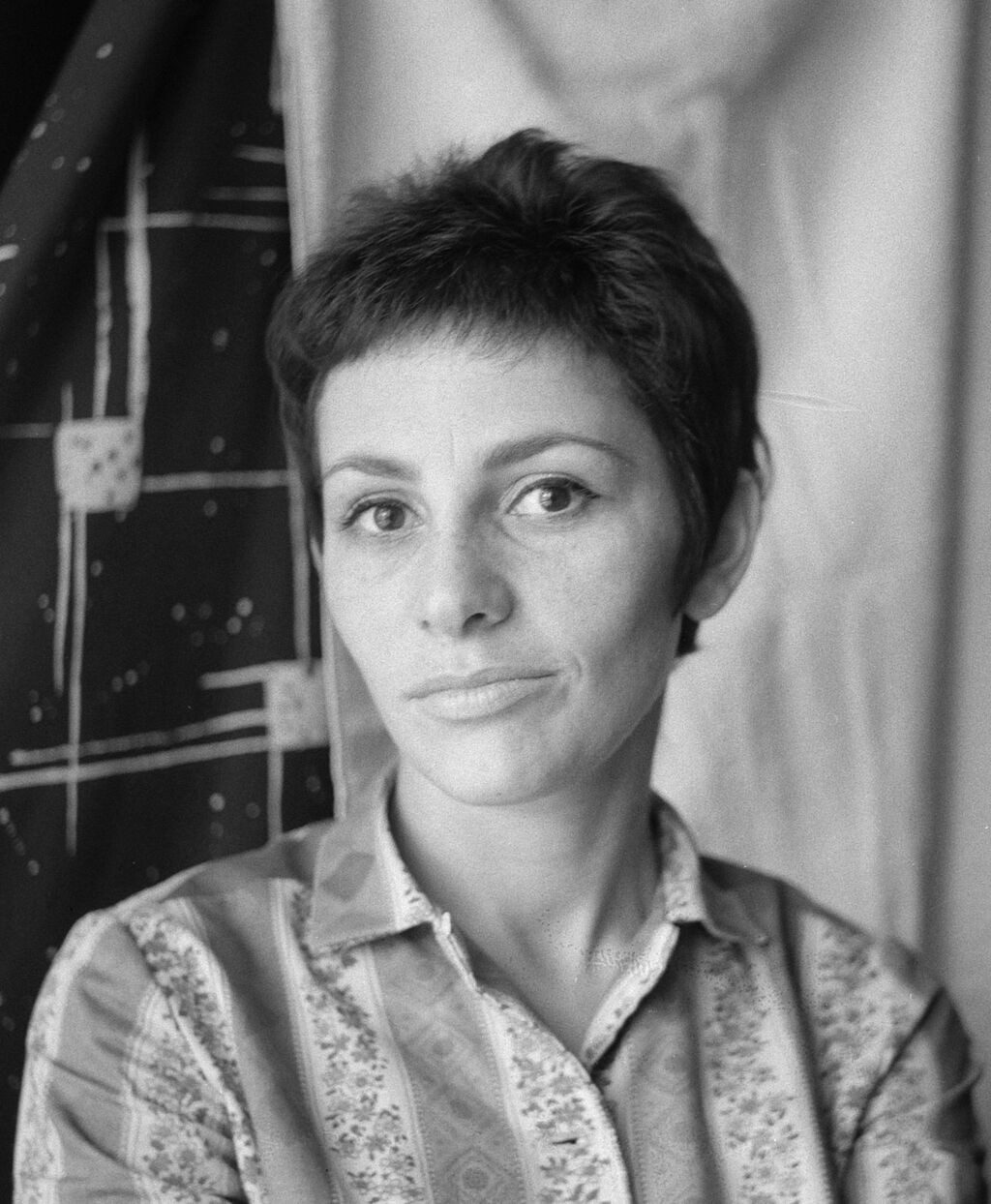 『アン・バートン』