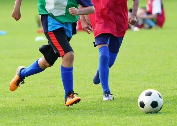 【ジェンダー教育の結果】中学で男女混合サッカー。骨折した女子中学生の家族が怒り　「虐待じゃないのかこれ」