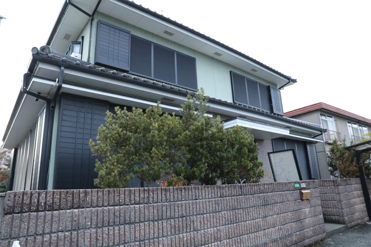 【容疑者の奇行】「何しにきたんか！」近隣住民が語った“迷惑系素顔”騒音、自宅前に謎のドラム缶…