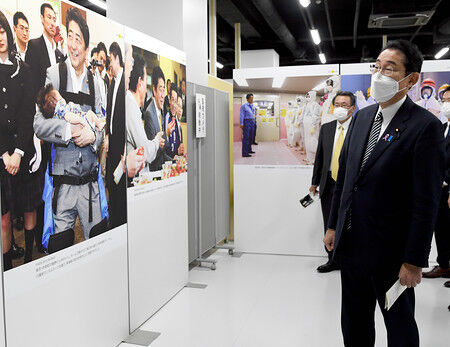【感傷したのねw】岸田首相、安倍元首相の写真展を観賞し、涙　「頑張れと励ましてもらった気もした」  [Stargazer★]