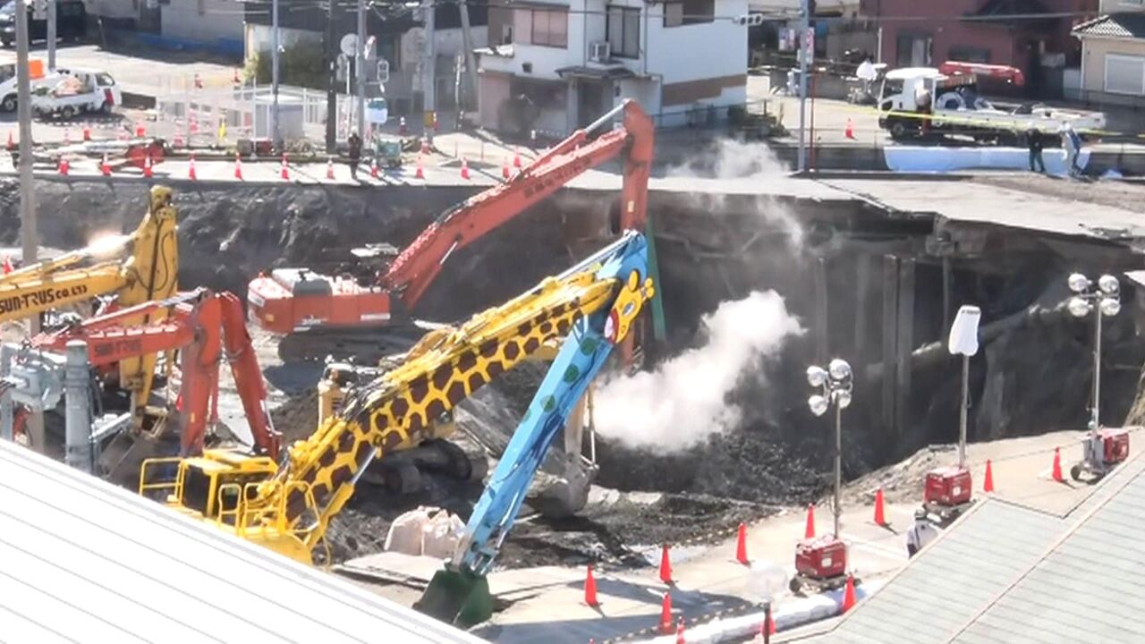 八潮市の道路陥没 穴の中での男性運転手(74)の捜索を消防断念 二次災害の危険あると判断★2  [七波羅探題★]