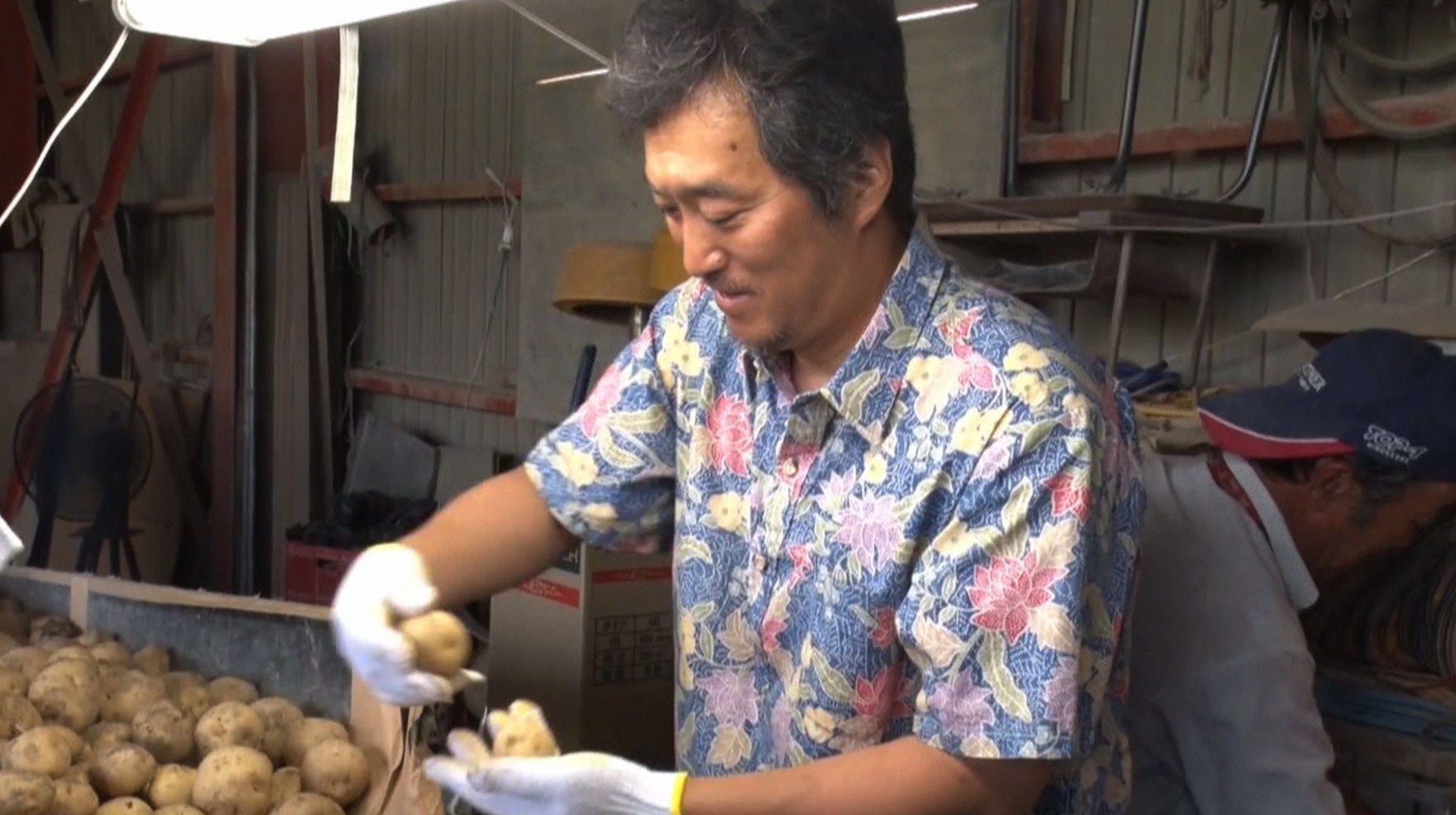 【ナメたらあ～か～ん～】大鶴義丹、北海道移住3カ月で逃げ出した「家の周りにヒグマ」「12センチの蛾」…トラブル続出で「ナメてました」  [フォーエバー★]