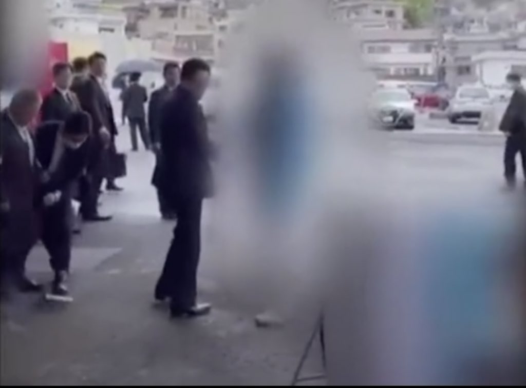 爆発物を蹴り飛ばした先に多くの聴衆が…岸田首相襲撃でのSPの行動に賛否両論　「多少の犠牲は仕方ない？」 ★2  [Hitzeschleier★]