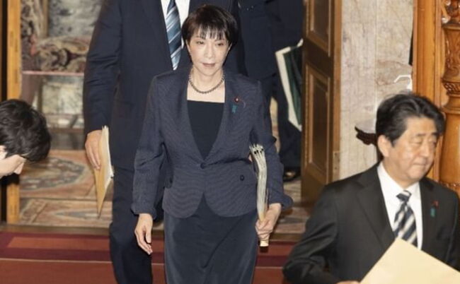 【政治】高市早苗氏、誕生日当日に総務省が行政文書確認を発表　四面楚歌か…煮え切らない進退発言  [ぐれ★]