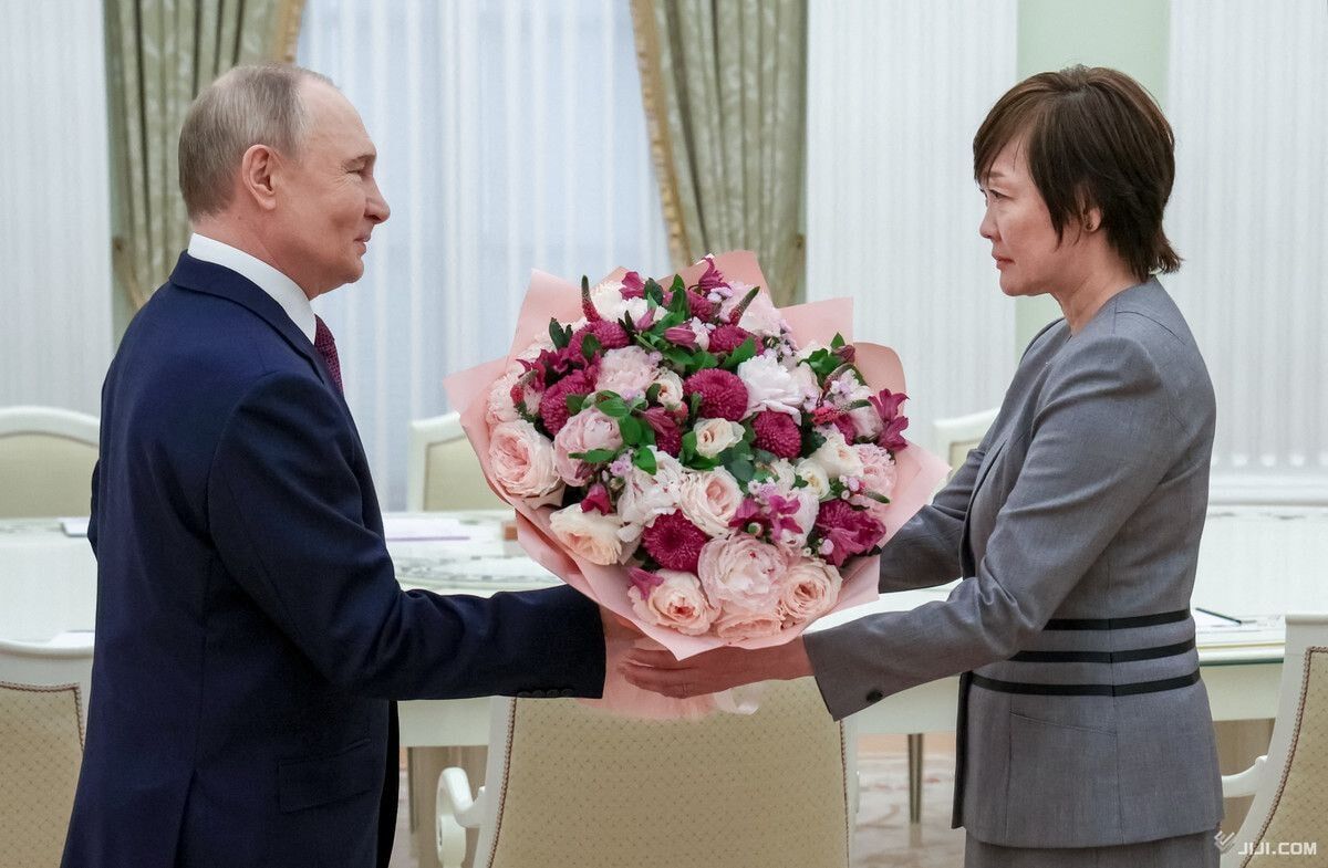 プーチン氏昭恵さんと面会　モスクワで、安倍氏を賞賛
