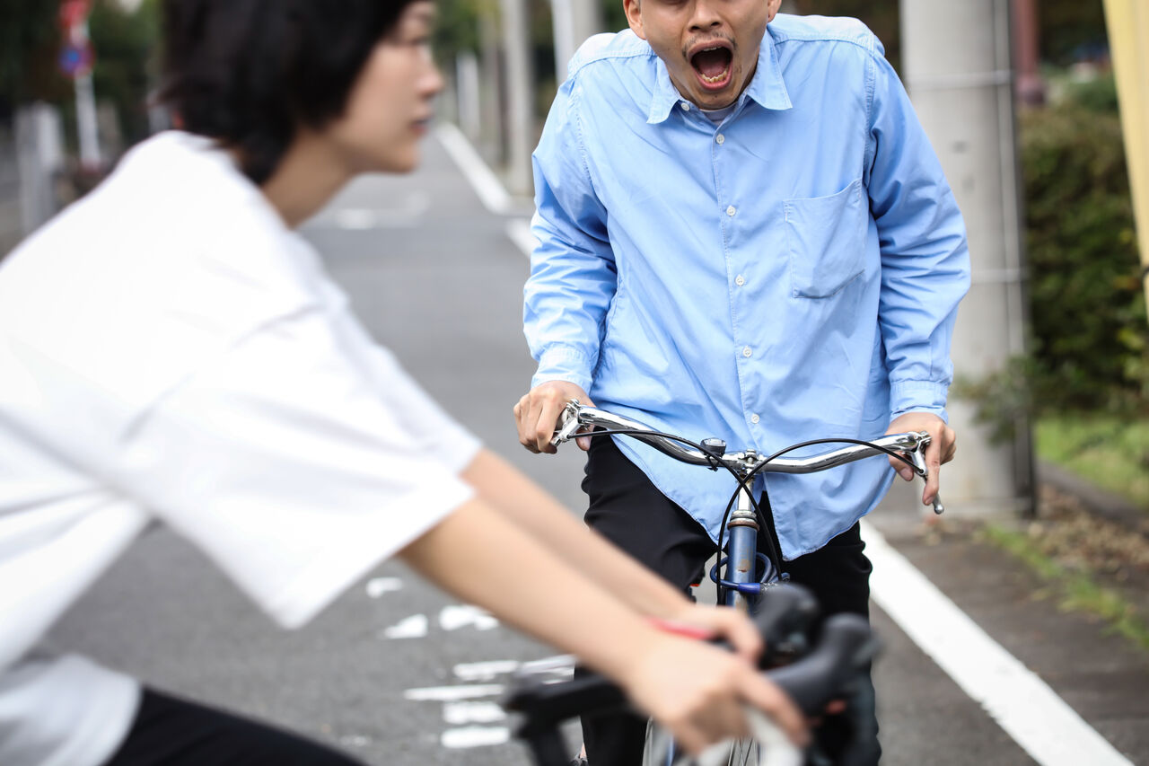【逃げちゃいかん！】衝突した女子高校生が一時現場を立ち去る　高校生の自転車同士が丁字路交差点で衝突　男子高校生がひじの骨を折る大けが  [すりみ★]