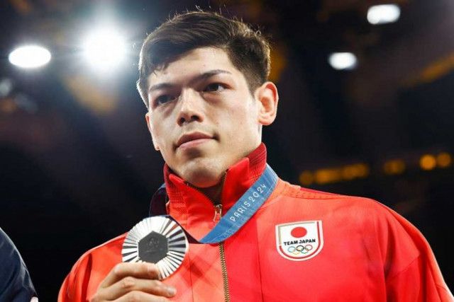 【また疑惑の判定】村尾三四郎呆然の銀メダル。場内大ブーイング　技あり判定認められず、立て直せず逆転負け