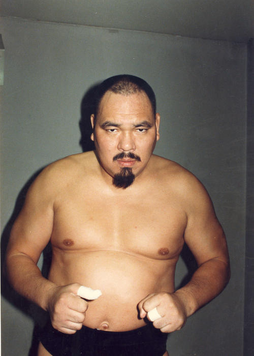 【大物がまた・・】元悪役レスラーのキラー・カーンさんが急死…本名・小沢正志さん、７６歳、動脈破裂、経営する居酒屋で勤務中  [征夷大将軍★]