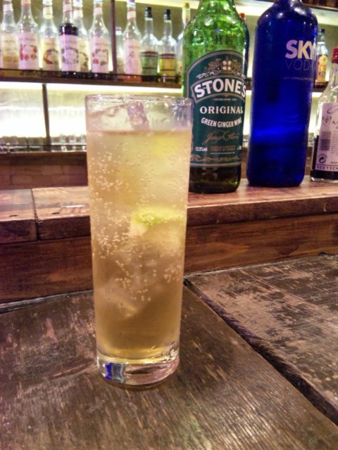 居酒屋でお酒を飲まないとき、ソフトドリンクを頼むかどうか…マナーと考える人はたった2割 ★3  [はな★]